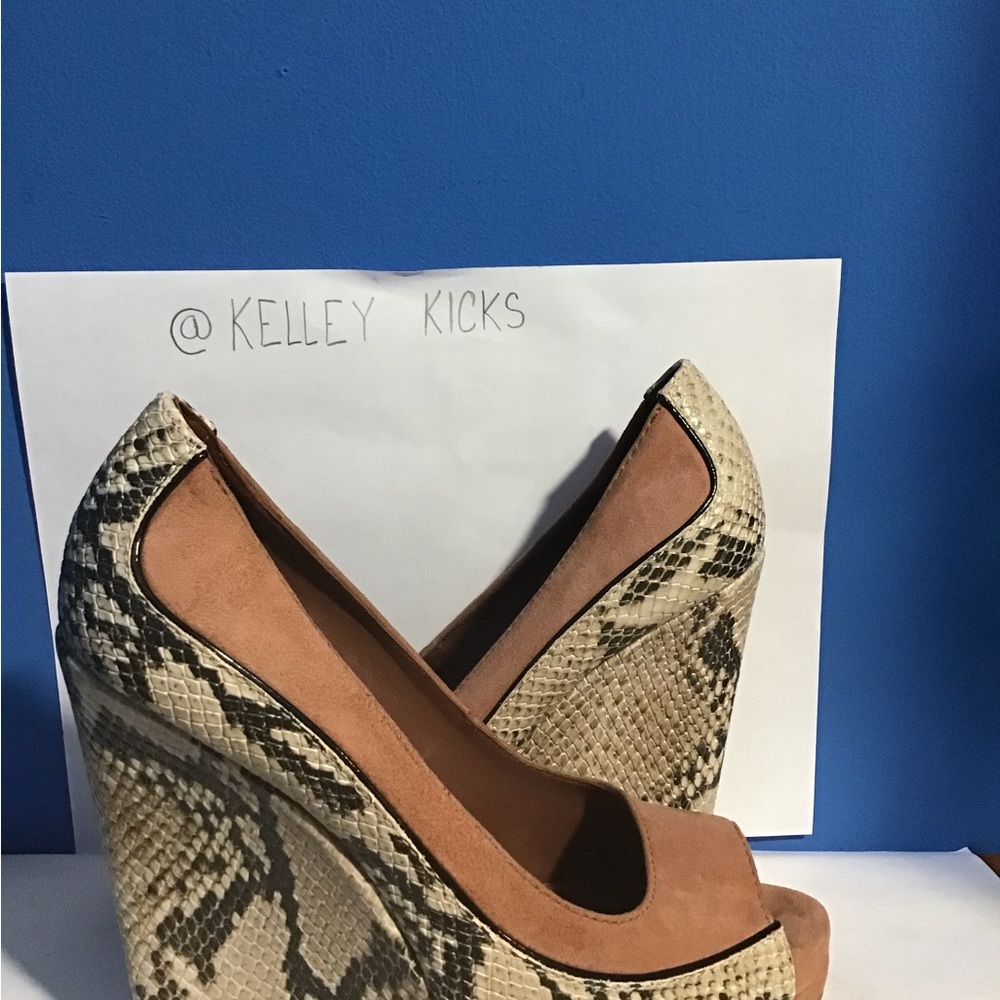 Tory Burch brown and snake skin used good condition size 7.5W medium